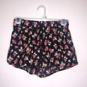 floral shorts 🌹